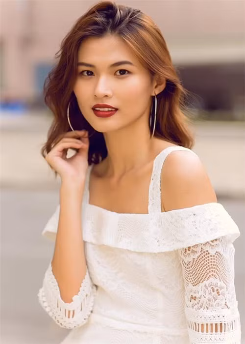 Tháng 8/2018, Cao Thiên Trang bị một tài khoản facebook có tên V.Q.N.N tố không đóng tiền điện, bí mật chuyển chỗ ở nhưng không thanh toán tiền nhà. Cao Thiên Trang phủ nhận lời tố. Cao Thiên Trang cho hay, cô đã giải quyết hết các vấn đề liên quan đến chi phí thuê nhà. Trước khi chuyển đi, cô đã thông báo thời gian cho bạn cùng phòng. Ảnh: Yan.