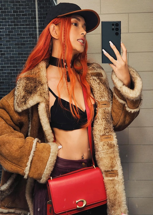 Châu Bùi có gu thời trang sành điệu. Ảnh: FBNV.