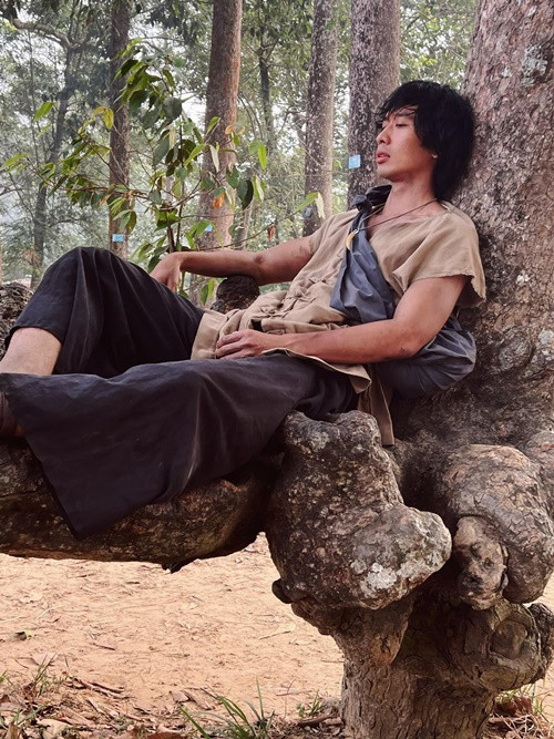 Tháng 2/2023, Tuấn Trần chia sẻ thông tin tham gia phim điện ảnh Đất rừng phương Nam. Ảnh: Dân Việt.