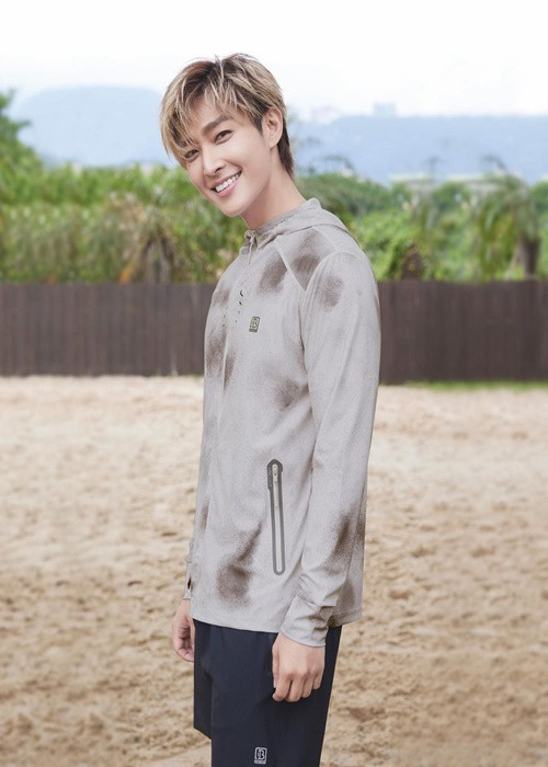 Ngoài ca hát, Viêm Á Luân còn đóng phim. Anh từng tham gia phim: Thơ ngây, Đội quân sấm sét, Bữa tiệc tình yêu, Thiếu nữ thần chết, Con đường đưa tiễn đầy hoa, Chuyện tôi và ma quỷ thành người một nhà. Ảnh: Zing