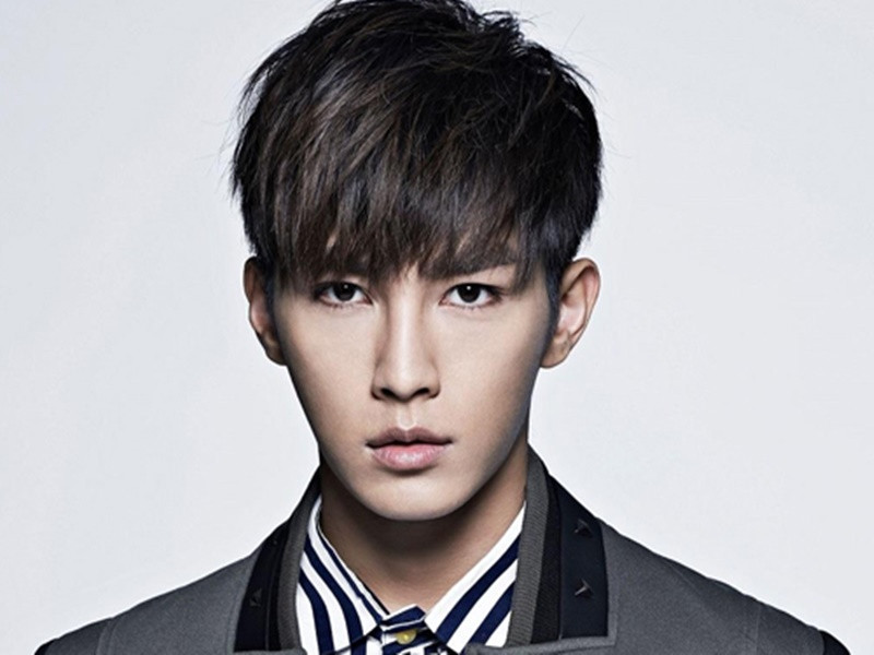 Viêm Á Luân khẳng định, anh không cưỡng ép Khâu Diệu Nhạc, không quay lén người tình cũ và cũng không cố tình làm lộ clip nhạy cảm giữa hai người. Theo Viêm Á Luân, video nhạy cảm bị phát tán là do anh đem điện thoại đi sửa rồi bị đánh cắp dữ liệu cá nhân. Ảnh: Người Lao Động.