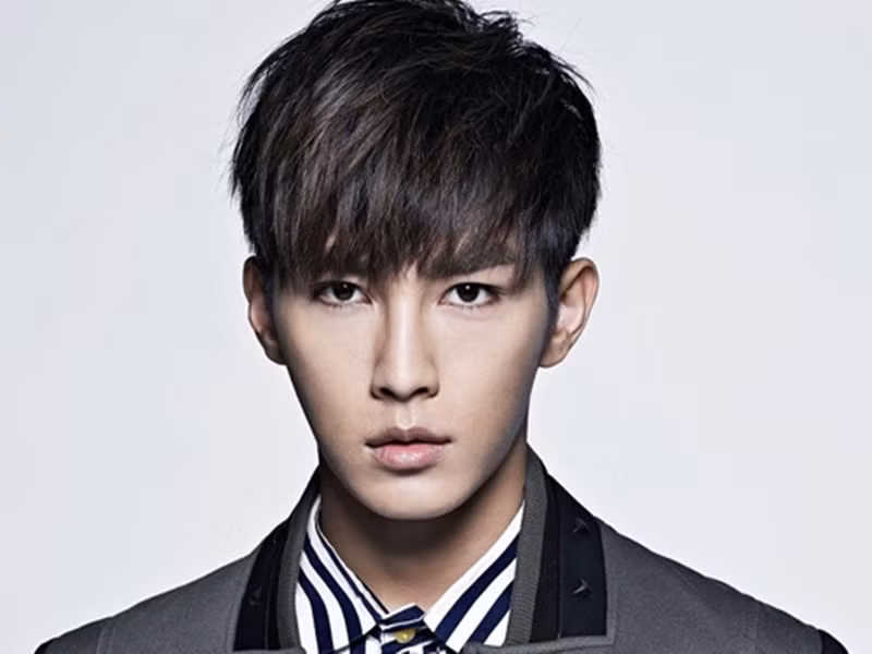 Viêm Á Luân khẳng định, anh không cưỡng ép Khâu Diệu Nhạc, không quay lén người tình cũ và cũng không cố tình làm lộ clip nhạy cảm giữa hai người. Theo Viêm Á Luân, video nhạy cảm bị phát tán là do anh đem điện thoại đi sửa rồi bị đánh cắp dữ liệu cá nhân. Ảnh: Người Lao Động.