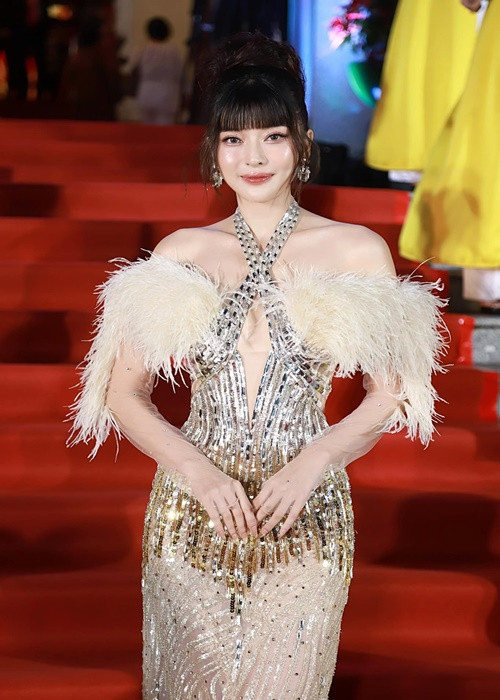 Nhan sắc của Cao Thái Hà được đánh giá cao. Nữ diễn viên sinh năm 1990 từng đoạt giải thưởng Người có làn da đẹp nhất Hoa khôi xứ dừa, Người đẹp Biển Tây 2009, top 5 Nữ hoàng trang sức 2011. Ảnh: FBNV.