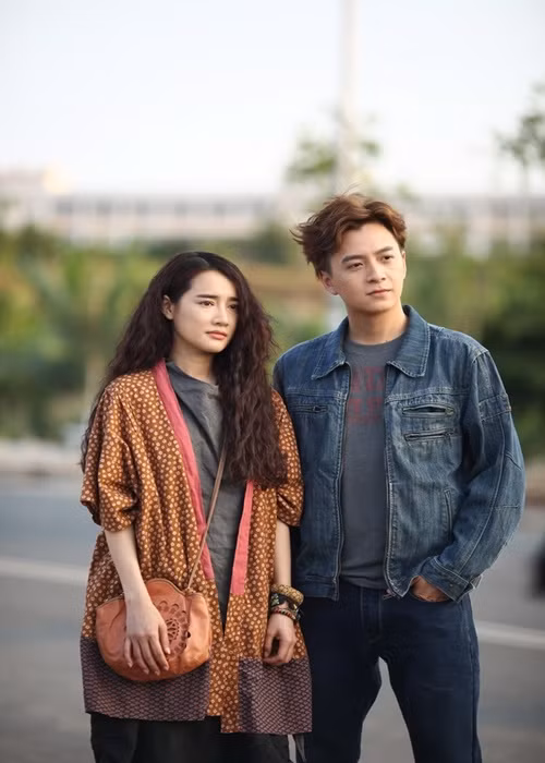 Sau Tuổi thanh xuân, Nhã Phương phủ sóng truyền hình lẫn điện ảnh. Bà xã Trường Giang đóng: 49 ngày, Người đứng trong gió, Khúc hát mặt trời, Tuổi thanh xuân 2, Lôi báo, Yêu đi, đừng sợ, Ngày ấy mình đã yêu, Hoán đổi, Trạng Quỳnh, Song song, 1990, Cây táo nở hoa. Riêng Yêu đi, đừng sợ, Nhã Phương giành giải Cánh diều vàng năm 2017 ở hạng mục Nữ diễn viên chính xuất sắc phim truyện điện ảnh. Ảnh: Zing.