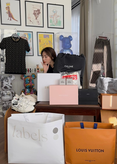 Sau 9 năm đăng quang, Kỳ Duyên đang sở hữu khối tài sản đáng mơ ước gồm căn hộ cao cấp, xe hơi tiền tỷ, bộ sưu tập đồ hiệu đắt giá.