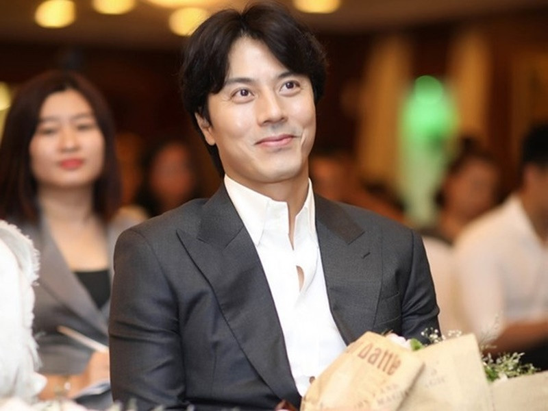 Khi đến Việt Nam đóng phim, nam diễn viên Hàn Quốc Han Jae Suk trải nghiệm vài món đặc sản ở Đà Lạt, TP HCM. Anh gây bất ngờ khi tiết lộ thích các loại đồ ăn có mắm (mắm tôm, mắm nêm, mắm ruốc…). Ảnh: VOV.