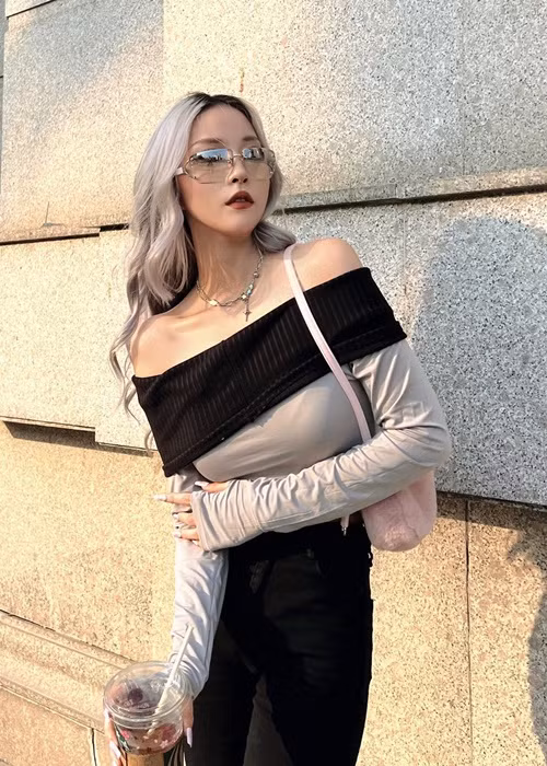 Yee Pink ăn mặc cá tính, sành điệu. Ảnh: FBNV.