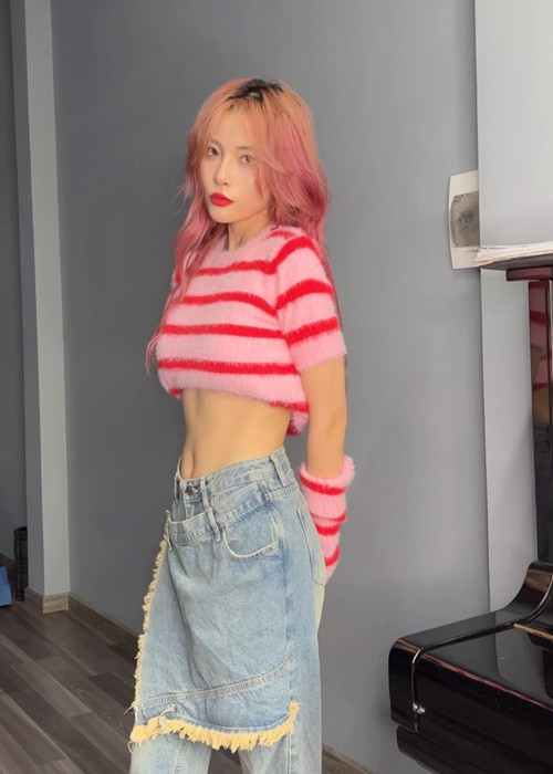 Yee Pink khoe eo thon quyến rũ. Ảnh: FBNV.