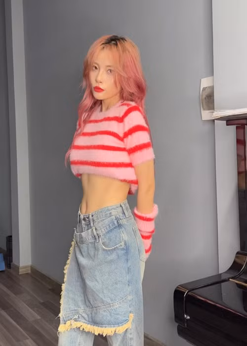 Yee Pink khoe eo thon quyến rũ. Ảnh: FBNV.