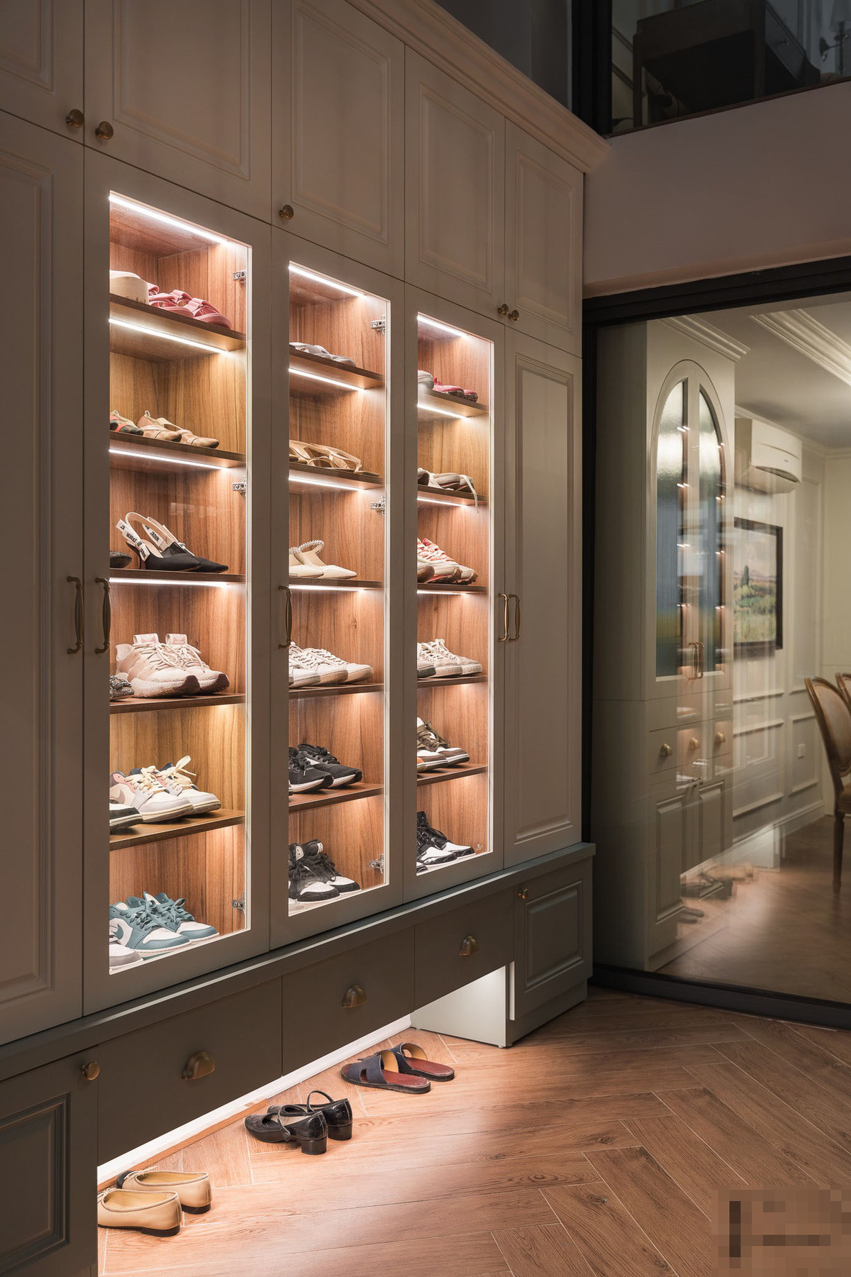 "Thiết kế một ngôi nhà phố đủ công năng không khó, cái khó ở đây là lồng ghép được sở thích, phong cách, lối sống của gia chủ vào công trình. Từ đó giúp họ có cuộc sống thật sự hạnh phúc, bình an", anh Vũ Anh Việt nói.