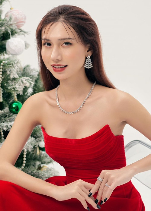 Tháng 4/2022, Lynk Lee vướng nghi vấn có người yêu sau khi cập nhật trạng thái đang hẹn hò trên trang cá nhân. Nhanh chóng, nữ ca sĩ đính chính rằng cô bấm nhầm. "Tôi chưa có người yêu, khi nào có tôi sẽ thông báo với mọi người", Lynk Lee cho hay.