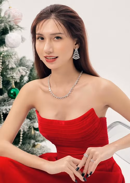 Tháng 4/2022, Lynk Lee vướng nghi vấn có người yêu sau khi cập nhật trạng thái đang hẹn hò trên trang cá nhân. Nhanh chóng, nữ ca sĩ đính chính rằng cô bấm nhầm. "Tôi chưa có người yêu, khi nào có tôi sẽ thông báo với mọi người", Lynk Lee cho hay.