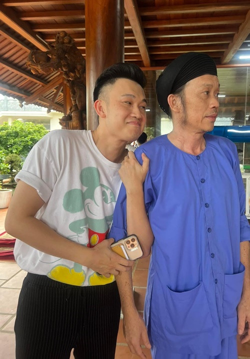 Nam nghệ sĩ có những khoảnh khắc bình yên bên gia đình. Ảnh: FBNV.