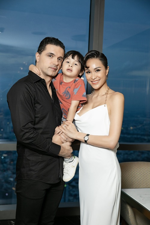 Hôn nhân hạnh phúc của Phương Mai khiến nhiều người phải ghen tỵ. Ảnh: Vietnamnet.