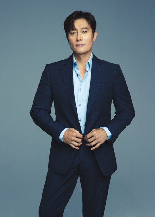 Lee Byung Hun tham gia nhiều bộ phim ăn khách như: Ván bài định mệnh, Ác quỷ đội lốt, Mật danh Iris, Hạ cánh khẩn cấp, Quý ngài ánh dương, Trò chơi con mực. Tài tử 53 tuổi nhận được nhiều lời khen về gương mặt nam tính, góc cạnh. Ảnh: VOV