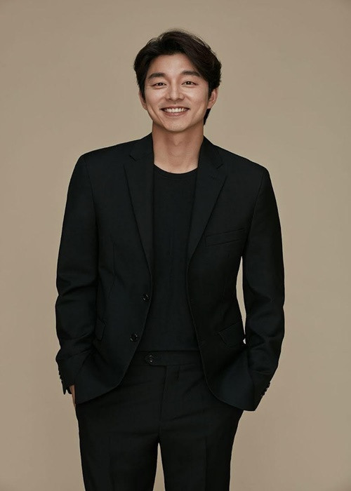 Gong Yoo đóng chính nhiều bộ phim nổi tiếng như: Chuyến tàu sinh tử, Yêu tinh, Tiệm cà phê hoàng tử. Tài tử 44 tuổi gây ấn tượng với gương mặt góc cạnh, vóc dáng rắn rỏi. Ảnh: Tiền Phong.