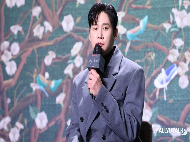 Park Sung Hoon xuất thân trong gia đình “trâm anh thế phiệt”. Hầu hết các thành viên trong gia đình anh đều tốt nghiệp các trường luật và y danh tiếng. Park Sung Hoon bắt đầu hoạt động trong showbiz vào năm 2008. Ảnh: Zing