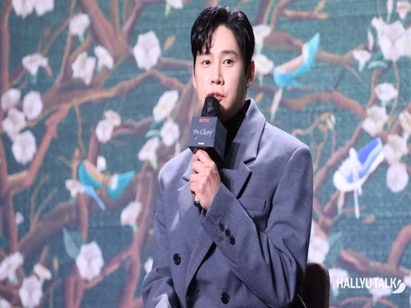 Park Sung Hoon xuất thân trong gia đình “trâm anh thế phiệt”. Hầu hết các thành viên trong gia đình anh đều tốt nghiệp các trường luật và y danh tiếng. Park Sung Hoon bắt đầu hoạt động trong showbiz vào năm 2008. Ảnh: Zing