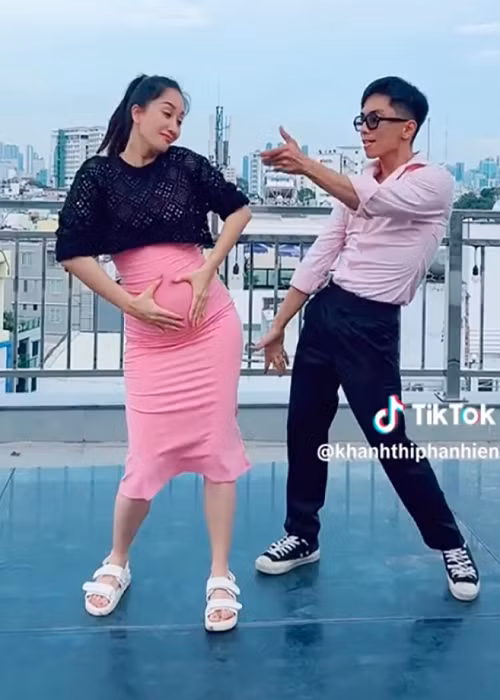 Khanh Thi tre dep, nang dong khi mang bau lan 3