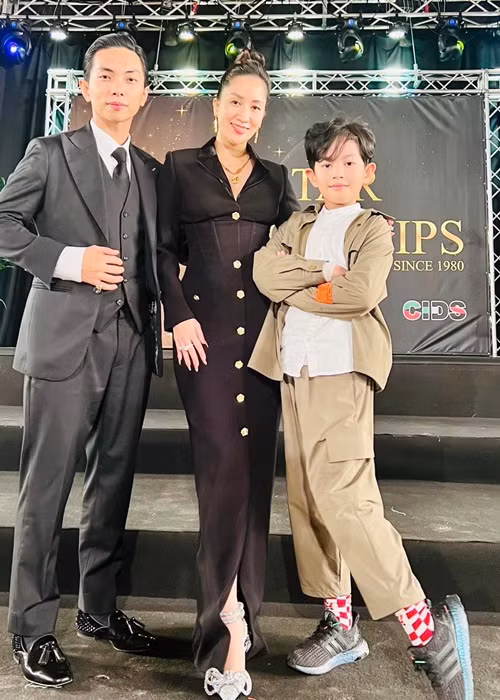 Khánh Thi chăm lo việc ăn uống cho 10 người ở nước ngoài để chồng con và các vận động viên khác có thể tập trung luyện tập. Ảnh: FBNV.