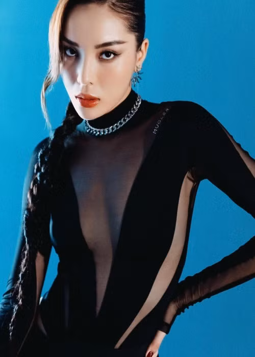 Kỳ Duyên là Hoa hậu Việt Nam 2014. Dù không xuất thân là người mẫu chuyên nghiệp, chân dài gốc Nam Định vẫn được nhiều nhà thiết kế giao vị trí vedette. Ảnh: FBNV.