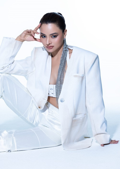 Năm 2004 và 2005, cô tham gia Hoa hậu Phụ nữ Việt Nam qua ảnh. Cả 2 lần, siêu mẫu Vũ Thu Phương đều dừng chân ở top 10. Ảnh: FBNV.