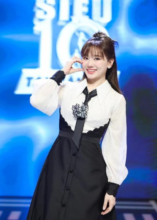 Hari Won noi sai tieng Viet tren song, con bao lan gay on ao?