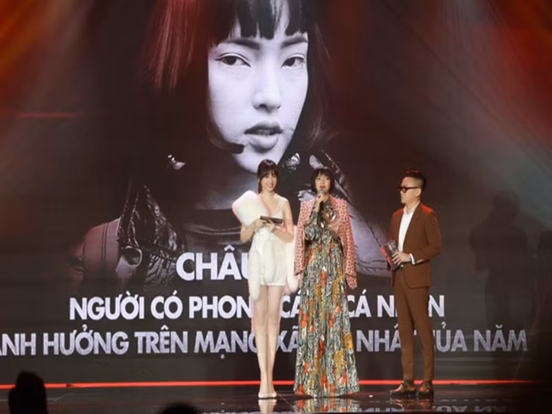 Phía Châu Bùi cho hay, dù bị Hari Won đọc nhầm tên nhưng hoàn toàn thông cảm với Hari Won vì đàn chị là người nước ngoài nên khả năng nói tiếng Việt còn nhiều hạn chế. Ảnh: Dân Việt.