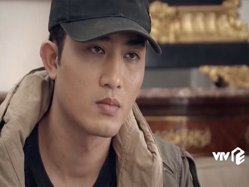 Sau vai Cảnh trong Quỳnh búp bê, Doãn Quốc Đam liên tục xuất hiện trên màn ảnh nhỏ. Anh đóng: Mê cung, Hướng dương ngược nắng, Thương ngày nắng về, Hương vị tình thân, Phố trong làng, Gia đình mình vui bất thình lình. Nam diễn viên giữ kín chuyện tình cảm trong những năm qua. Ảnh: VTV.