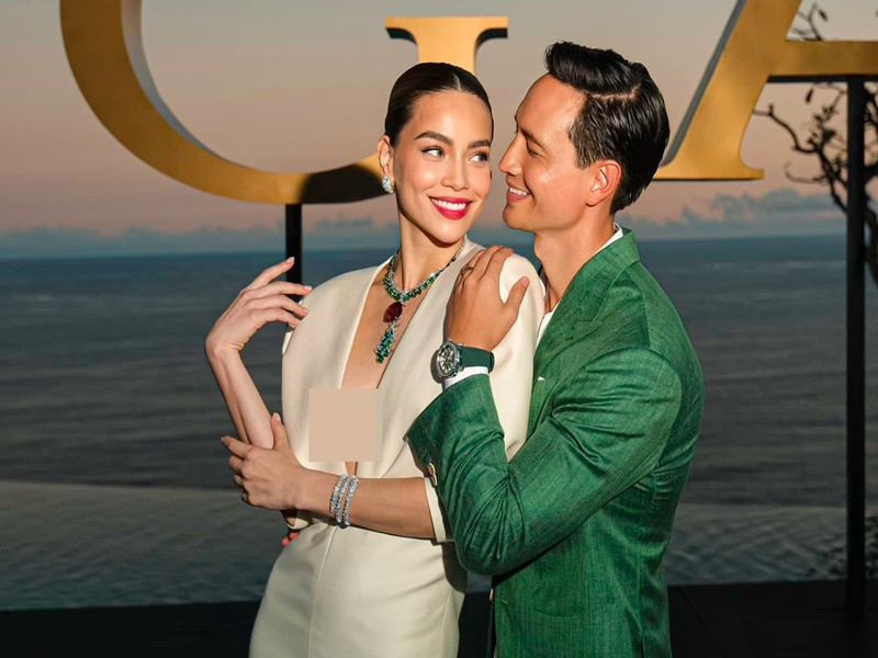 Cặp đôi tình tứ tại sự kiện.