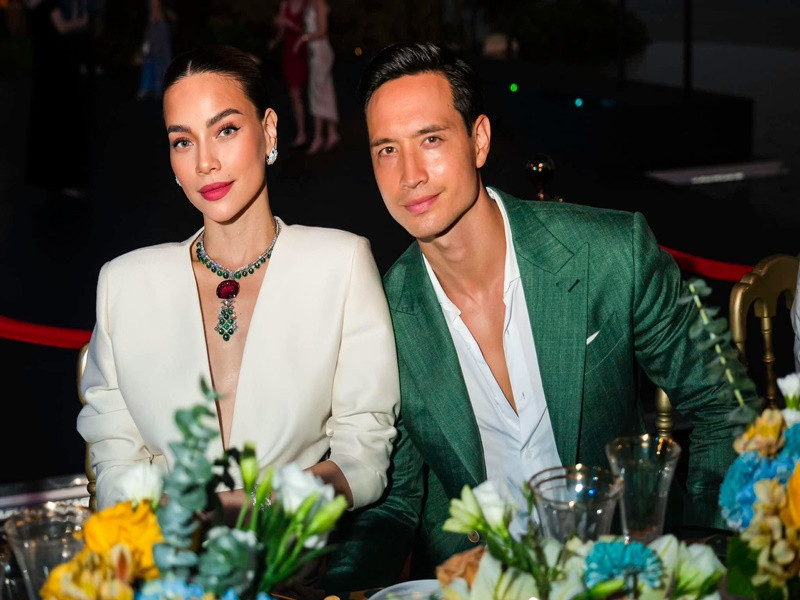 Cách đây không lâu, Kim Lý cho biết, anh và Hà Hồ sẽ tổ chức đám cưới cuối năm nay. Sau đó, Hồ Ngọc Hà chia sẻ, để hôn lễ được tổ chức chỉn chu, vợ chồng cô đang cân nhắc làm đám cưới vào tháng 1/2024.