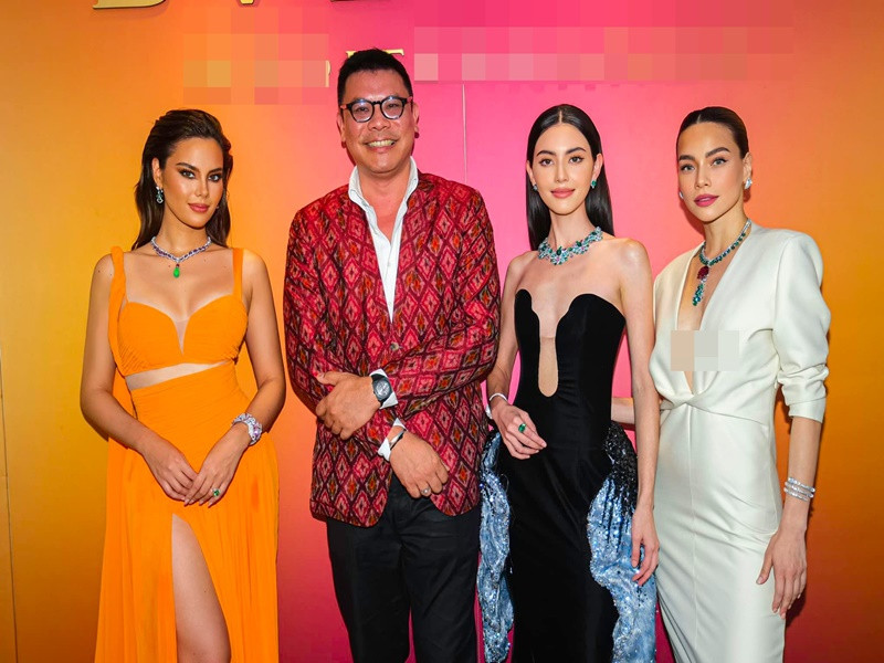 Catriona Gray gợi cảm trong chiếc váy tông cam xẻ đùi cao còn Mai Davika diện váy cúp ngực tông đen.