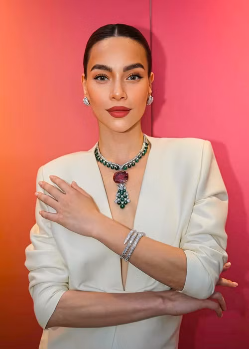 Ho Ngoc Ha deo trang suc 400 ty, kieu sa ben dan sao quoc te