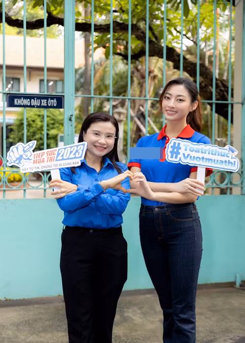 Khi nhìn vào đề thi Ngữ văn năm nay, nàng hậu nhận xét về phần nghị luận xã hội trong đề rất hay nhưng lại khá khó với các bạn học sinh cấp 3.