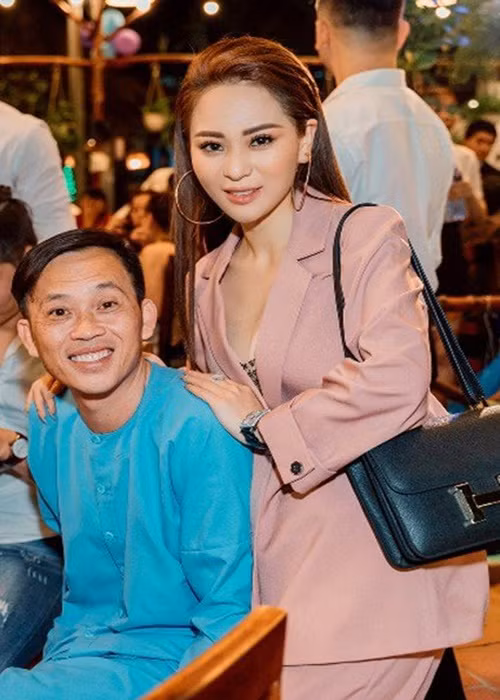 Ánh Linh từng có thời gian khá dài ở ẩn vì chữa bệnh hở dây thanh quản. Ảnh: Phụ Nữ Việt Nam.