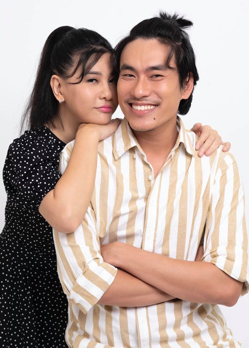 Khi được Kiều Minh Tuấn tỏ tình, Cát Phượng chép miệng phớt lờ. Kiều Minh Tuấn thẳng thắn nói với Cát Phượng, anh yêu cô bằng tình cảm trai gái chứ không phải một đứa em. Cát Phượng nhận lời yêu sau 2 năm Kiều Minh Tuấn tỏ tình. Ảnh: Khám Phá.