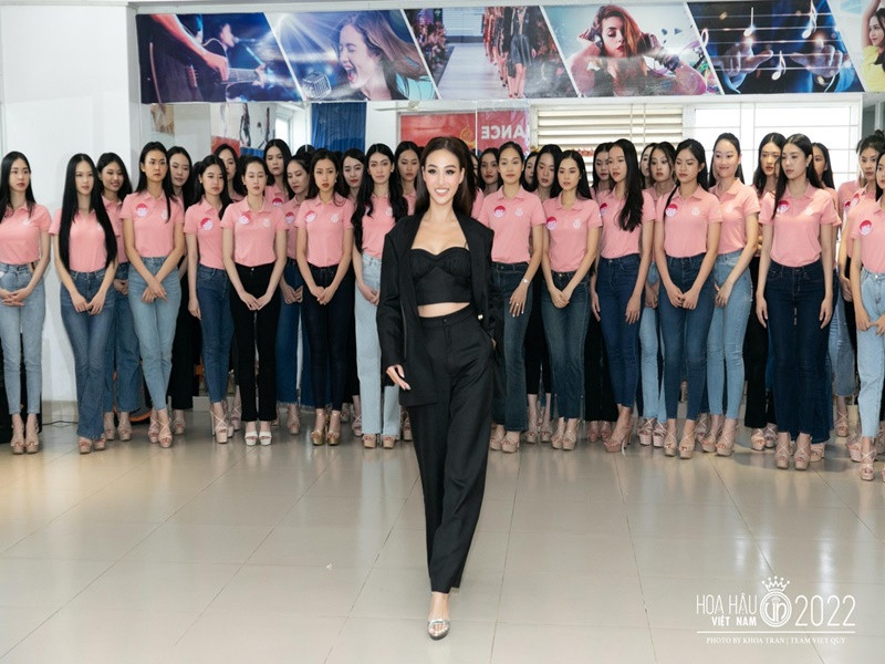 Sau cuộc thi Miss Grand Vietnam 2022, Á hậu Tuyết Như làm huấn luyện viên catwalk tại Hoa hậu Việt Nam 2022. Ảnh: Tiền Phong.