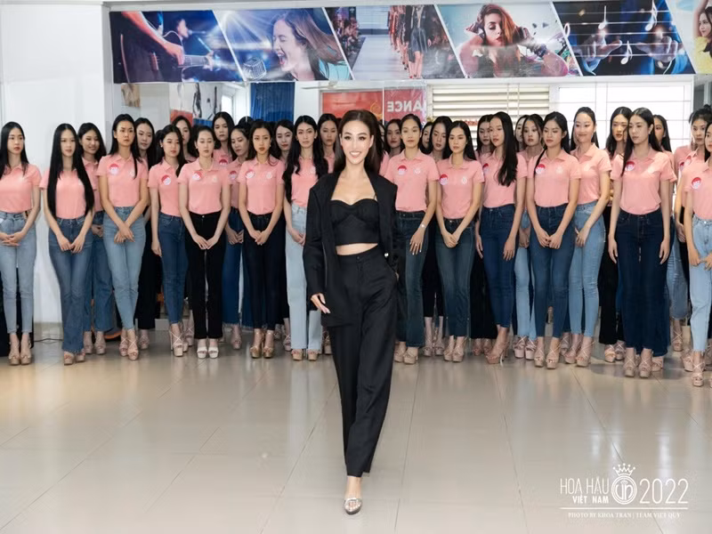 Sau cuộc thi Miss Grand Vietnam 2022, Á hậu Tuyết Như làm huấn luyện viên catwalk tại Hoa hậu Việt Nam 2022. Ảnh: Tiền Phong.