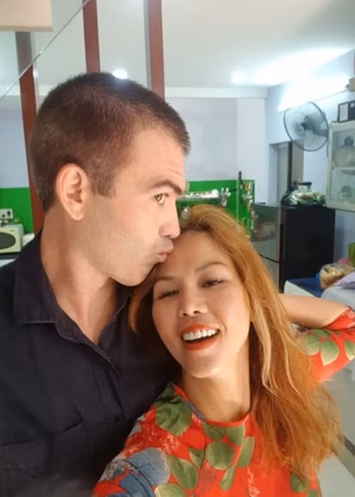 Thúy Uyên không phải lo giữ bởi chồng cô đi làm xong về nhà ngay, không màng ra ngoài vui chơi, ngày 3 bữa đều ăn ở nhà. Ảnh: FBNV.