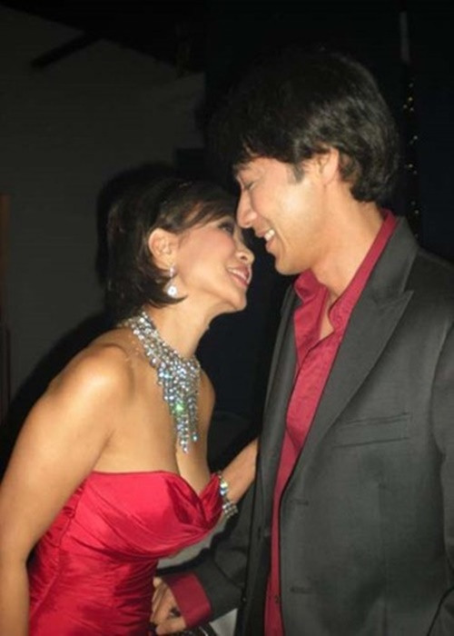 Suốt 32 năm qua, hôn nhân của Khánh Hà và Tô Chấn Phong luôn mặn nồng. Ảnh: Dân Việt.