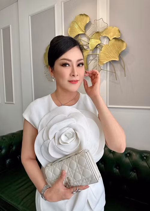 Mới đây, ca sĩ Quang Lê tiết lộ, bạn trai của ca sĩ Như Quỳnh kém cô 12 tuổi. Ảnh: FBNV.