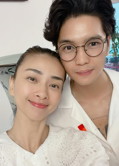 Huy Trần sinh năm 1990, kém Ngô Thanh Vân 11 tuổi. Cặp đôi kết hôn vào năm 2022. Hiện tại, cả hai vẫn tận hưởng cuộc sống vợ chồng son. Ảnh: FBNV.
