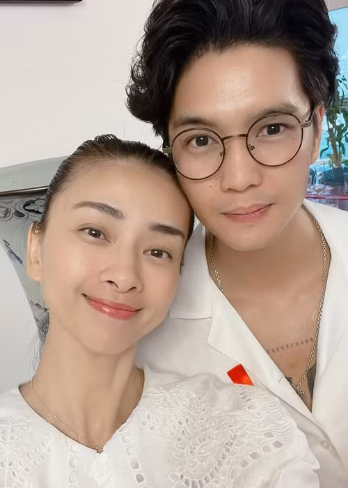 Huy Trần sinh năm 1990, kém Ngô Thanh Vân 11 tuổi. Cặp đôi kết hôn vào năm 2022. Hiện tại, cả hai vẫn tận hưởng cuộc sống vợ chồng son. Ảnh: FBNV.
