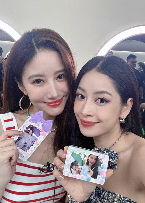 Chi Pu chiếm được thiện cảm của nhiều thí sinh cùng tham gia chương trình. Ảnh: FBNV.