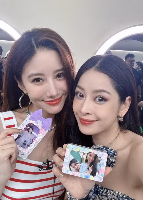 Chi Pu chiếm được thiện cảm của nhiều thí sinh cùng tham gia chương trình. Ảnh: FBNV.