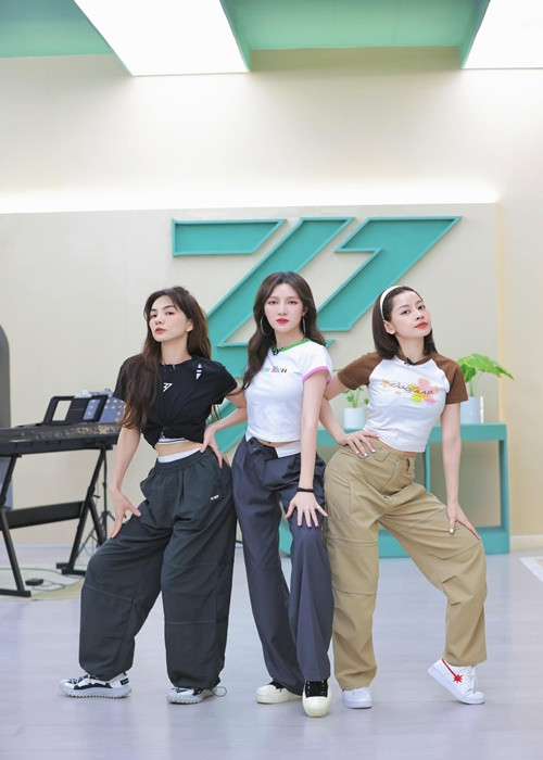 Ella sẵn sàng cho Chi Pu mượn trang phục. Ảnh: FBNV.