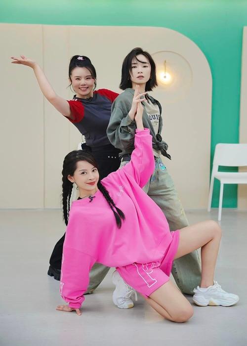 Cung Lâm Na thường làm bữa sáng cho Chi Pu khi sống ở nhà chung. Cô chia sẻ với Phụ Nữ Việt Nam: "Lần nào em ấy cũng ăn hết và nói rằng rất thích đồ ăn tôi làm". Ảnh: FBNV.