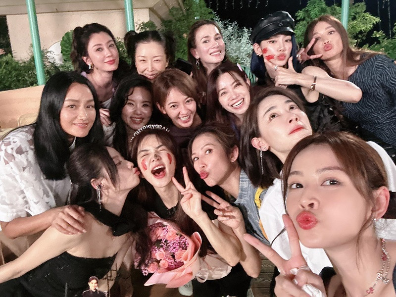 Chi Pu và dàn sao Tỷ tỷ đạp gió rẽ sóng cạnh tranh lành mạng khi thi đấu. Ảnh: FBNV.