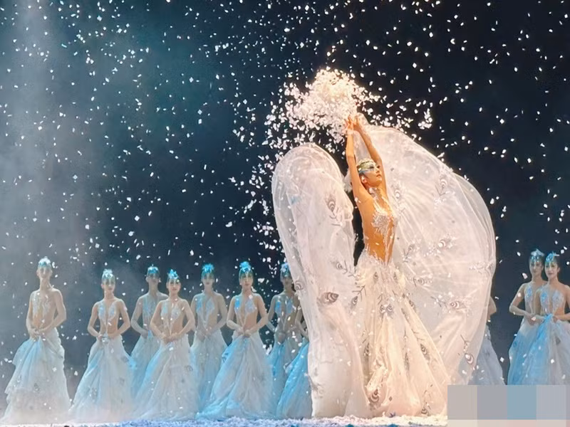 “Công chúa Khổng Tước” vẫn trình diễn và làm biên đạo ở tuổi 65. Ảnh: Tiền Phong.