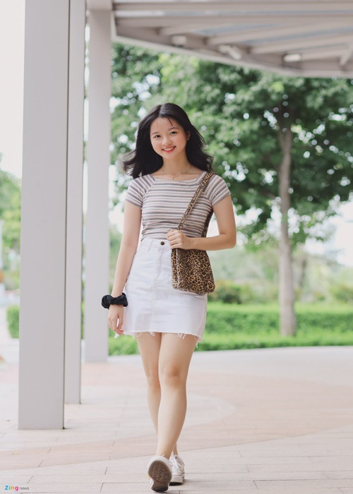 Ở đời thường, Mận của Tôi thấy hoa vàng trên cỏ xanh thường để mặt mộc, mặc giản dị, phù hợp với lứa tuổi. Ảnh: Zing.